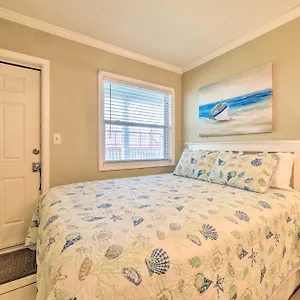  Apartment Beachfront Pcb Studio Pool, Patio And Deck Access!